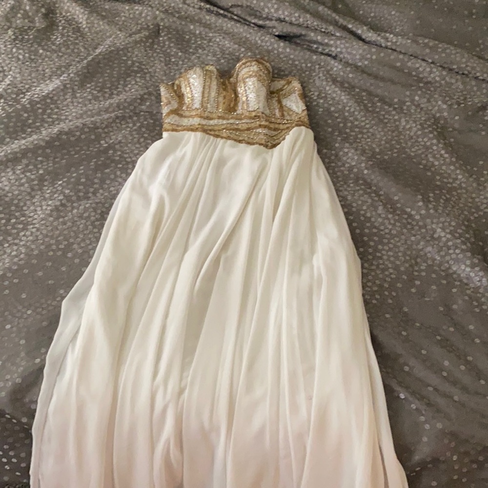 Good and white prom dress